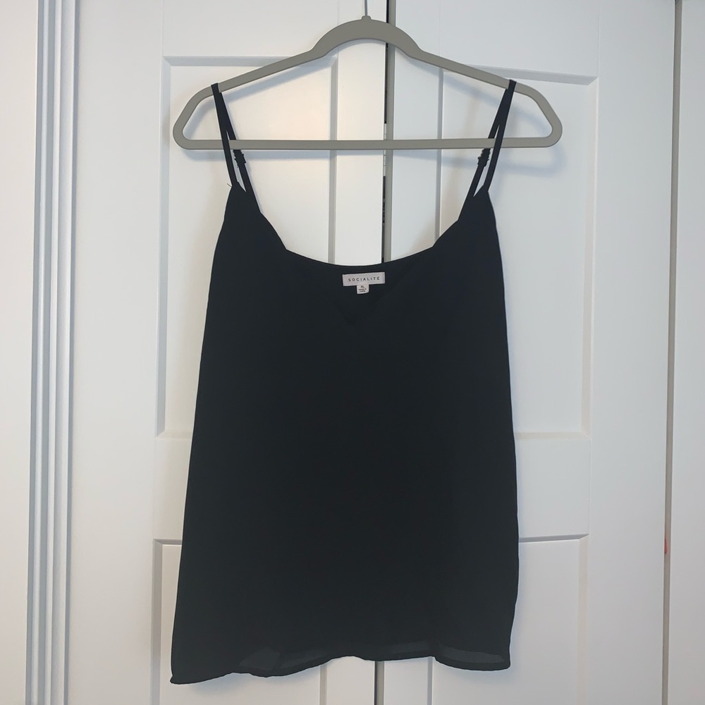 Tank SET. 2 Scalloped Top V-Neck Tank Top